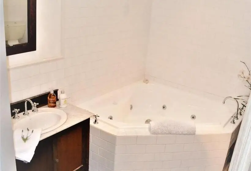 デラックススタジオ, Bindley House B&b Cottage