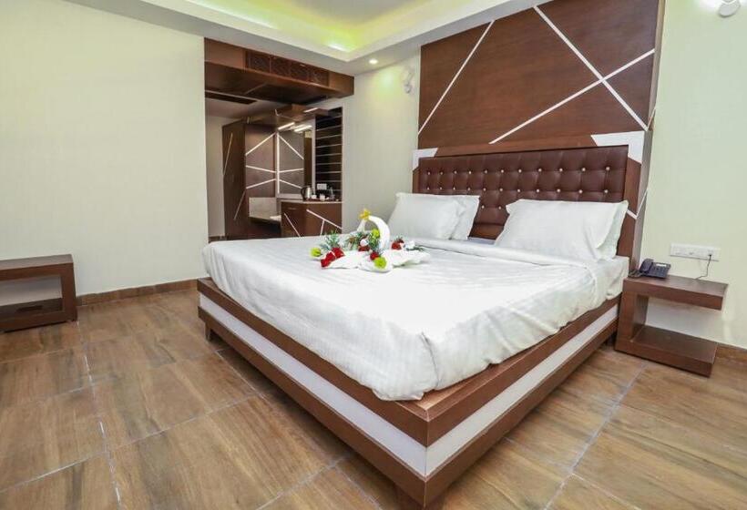 חדר סופריור, Cs Empire