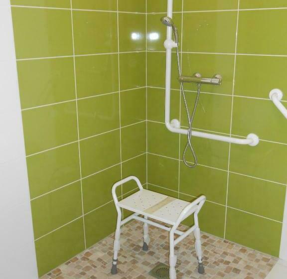 غرفة قياسية لذوى الاحتياجات الخاصة, Les Chambres D Eugénie