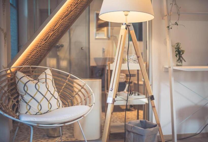 スタンダードルーム, Die Säge