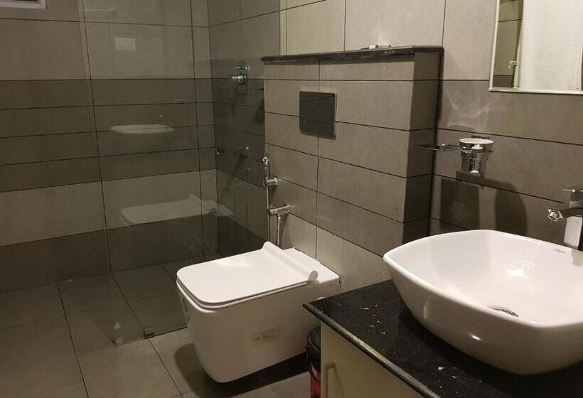 Студия Deluxe, U C Plaza