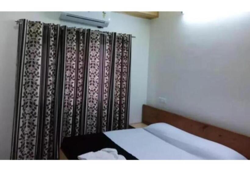 带大床的豪华间, Wonderful Stay At The Mall Road