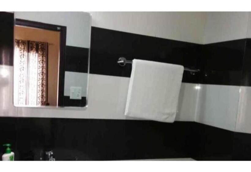 带大床的豪华间, Wonderful Stay At The Mall Road