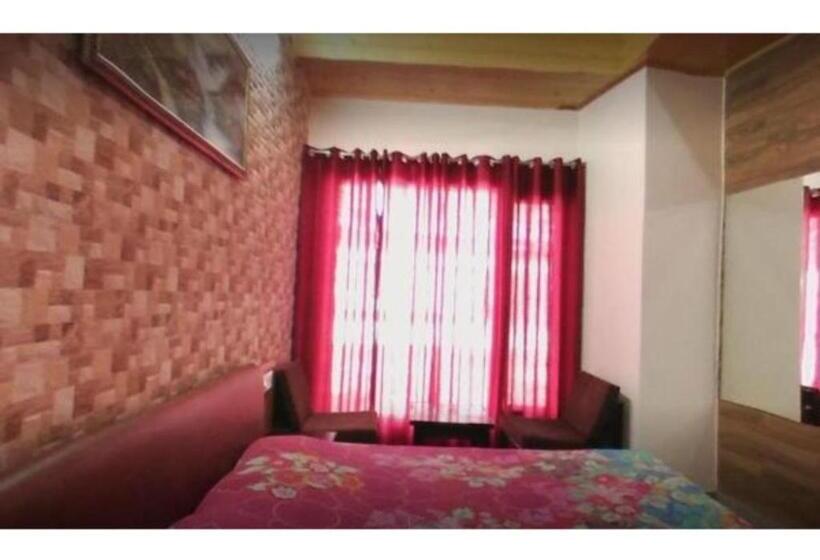 带大床的豪华间, Wonderful Stay At The Mall Road