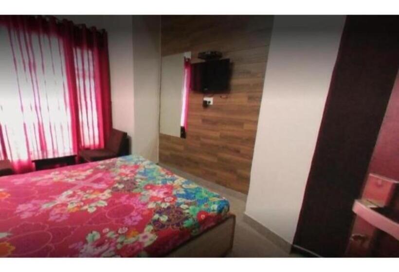 带大床的豪华间, Wonderful Stay At The Mall Road