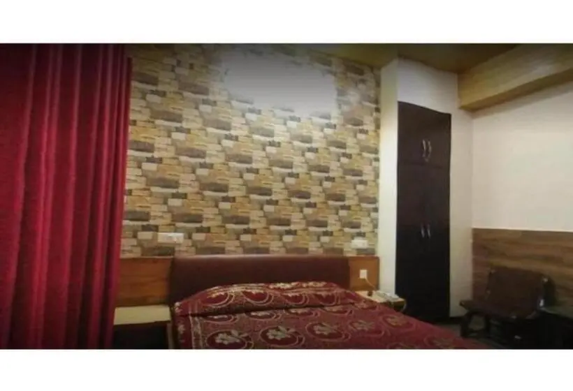 デラックスルーム, Wonderful Stay At The Mall Road