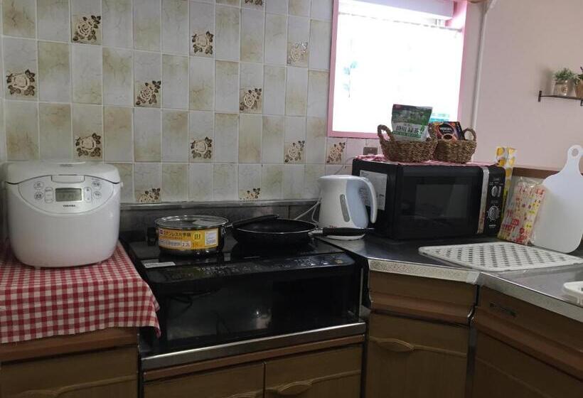 غرفة قياسية ثلاثية, Cozy Penguin House Bibai