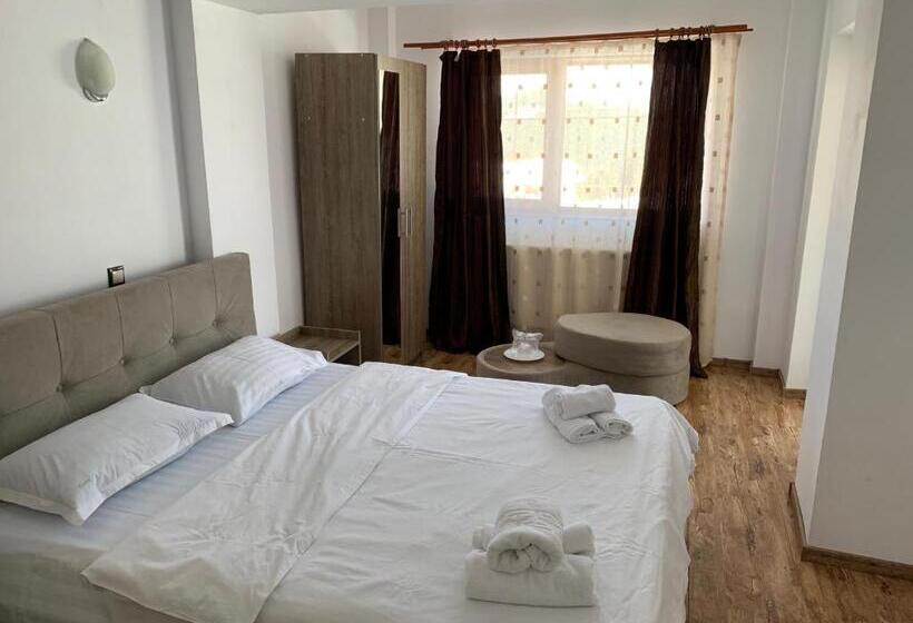 اتاق استاندارد سه تخته با بالکن, Cabana Restaurant Terra