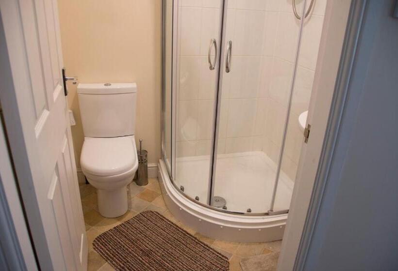 اتاق استاندارد, The Blacksmiths Arms