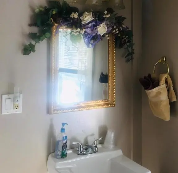 バスタブ付きスタンダードルーム, Glass Magnolia Bed & Breakfast