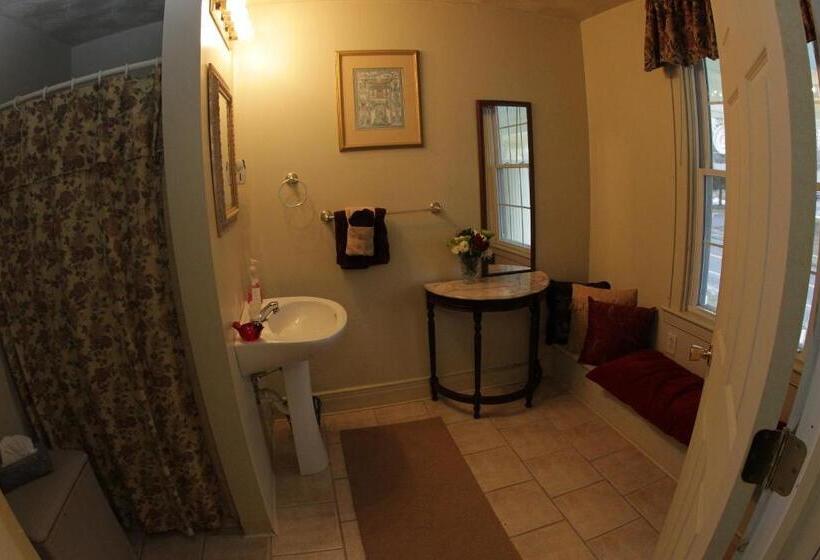 חדר דחוקס עם מיטת קינג, Glass Magnolia Bed & Breakfast