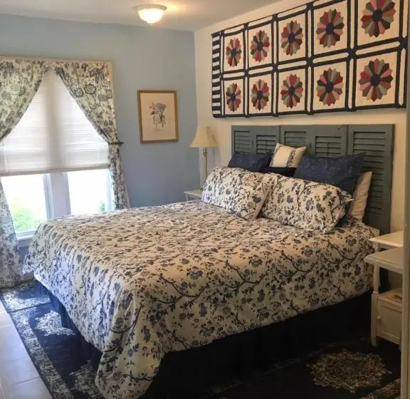 キングサイズベッドのスタンダードルーム, Glass Magnolia Bed & Breakfast