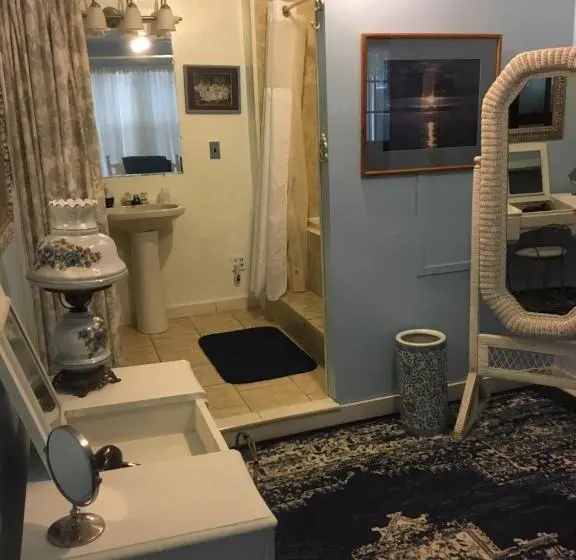 キングサイズベッドのスタンダードルーム, Glass Magnolia Bed & Breakfast