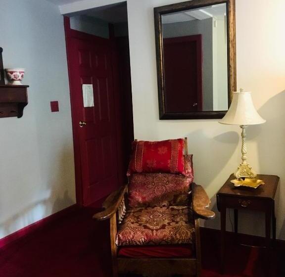 חדר דחוקס עם מיטת קינג, Glass Magnolia Bed & Breakfast