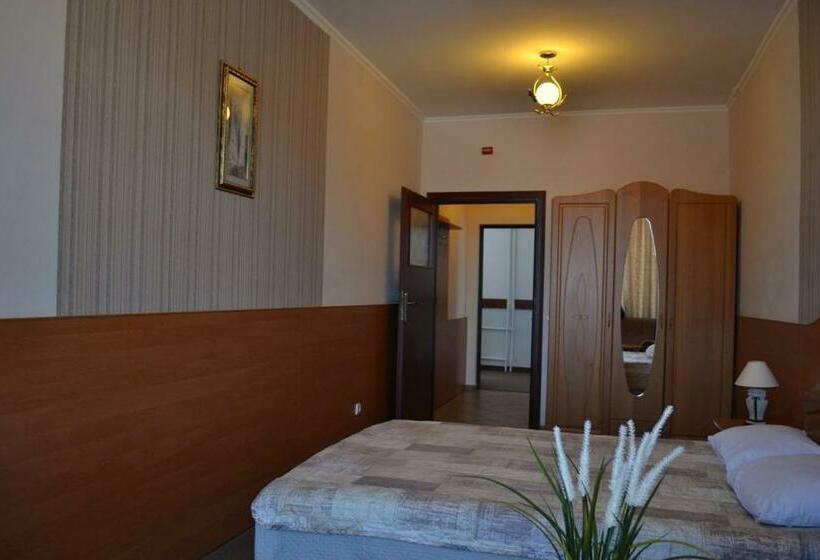 اتاق استاندارد, Perlyna Ars