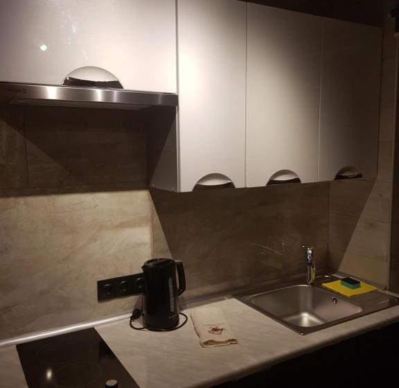 סטודיו משפחתי, Pryvatna Sadyba Tviy Kut