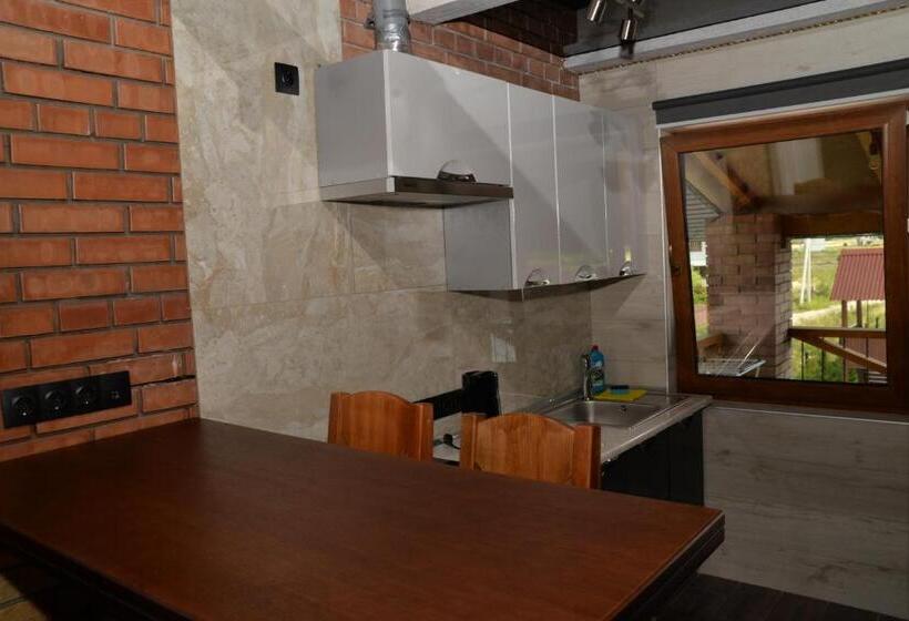 סטודיו משפחתי, Pryvatna Sadyba Tviy Kut