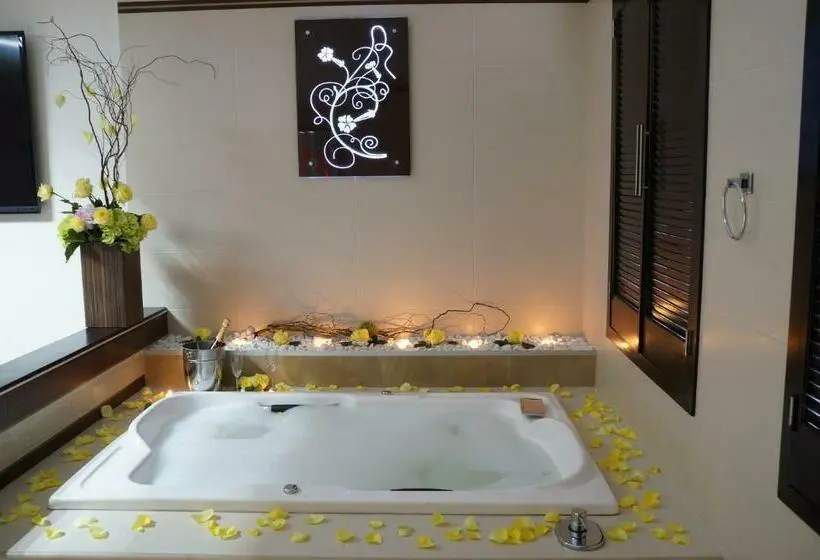 デラックススイート, Auto Hotel Deluxe