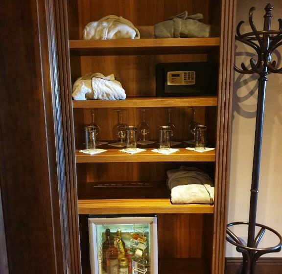 جناح, Park Hotel Popovicky