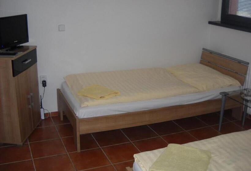 スタンダードルーム, Penzion A Motobar Bravantice