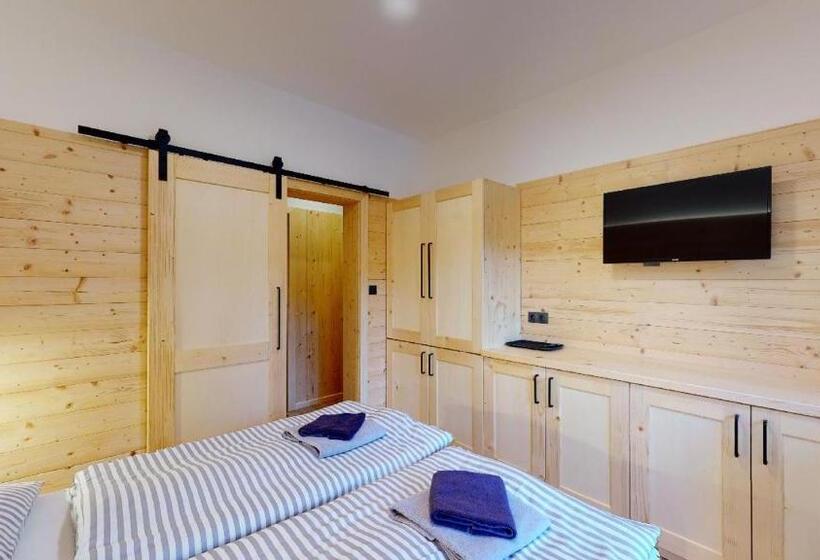 סוויטה עם מרפסת, Penzion Sabina