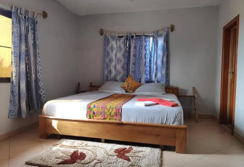 4 Bett Standardzimmer, Afiki