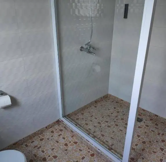 4 Bett Standardzimmer, Afiki