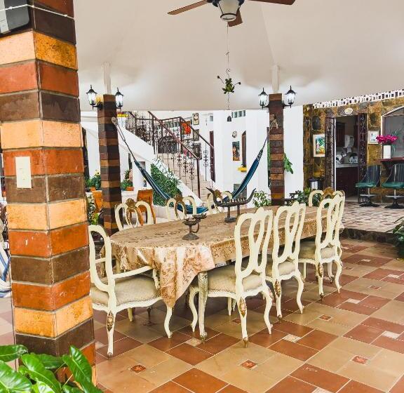 이코노미 룸, Las Catalinas Anton Panama