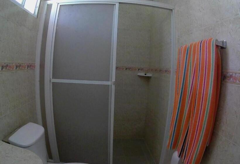 三人经典房间, Hospedaje Yarisnori