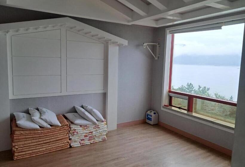 家庭工作室, Namhae Beach