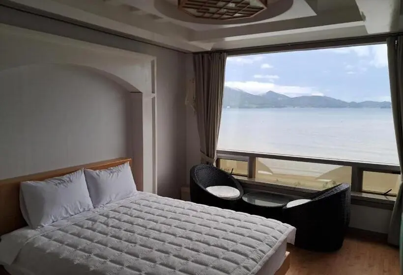 オーシャンビュースタンダードルーム, Namhae Beach