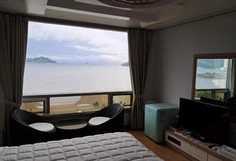 オーシャンビュースタンダードルーム, Namhae Beach