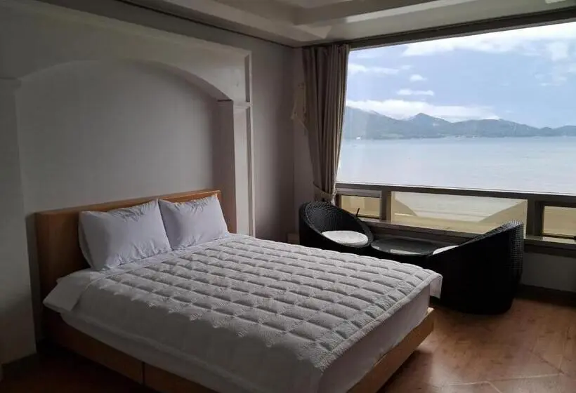 オーシャンビュースタンダードルーム, Namhae Beach