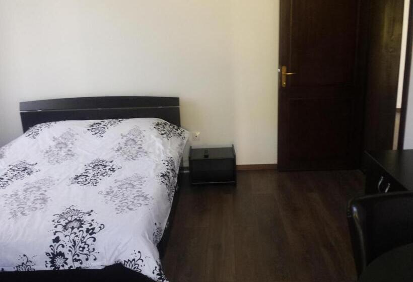 Трехместный Номер Стандарт с Балконом, Pensiunea Eden