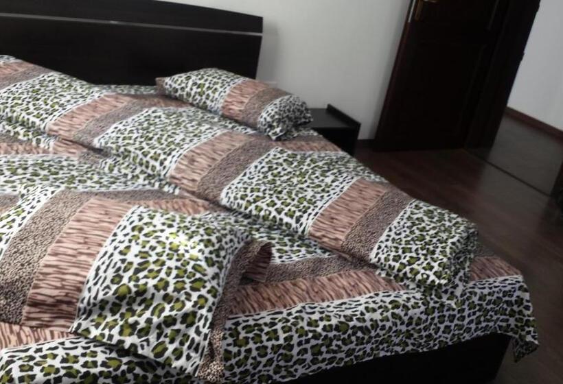 Трехместный Номер Стандарт с Балконом, Pensiunea Eden