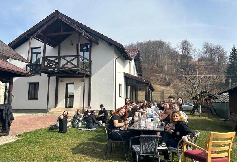 Дом 1 Спальня, Pensiunea Eden