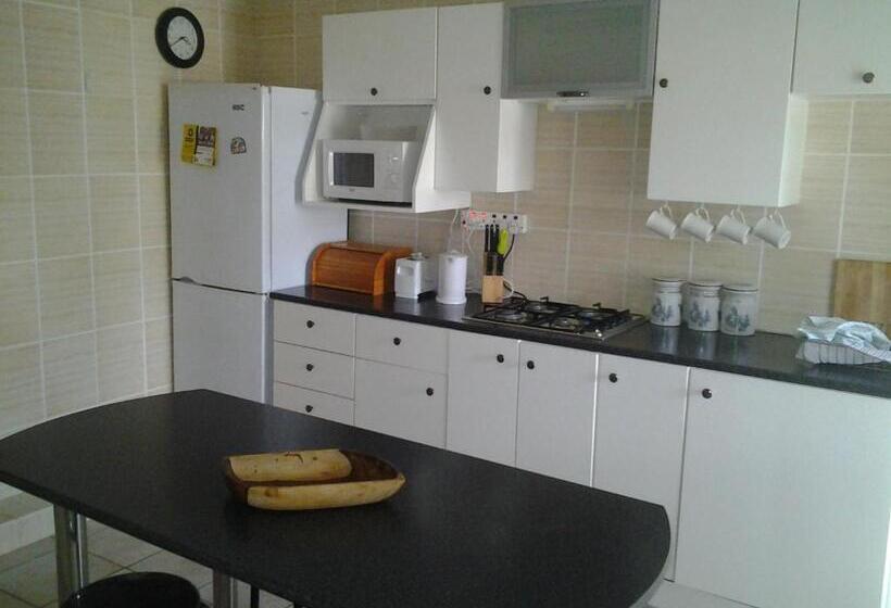 شقة عائلية, Annette Guesthouse