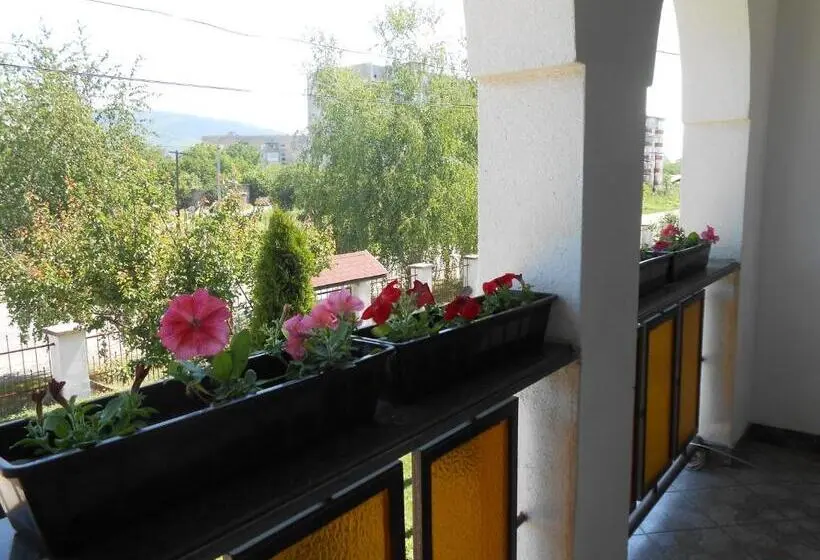 Standard Kolmen Hengen Huone Parveke, Guest House Marketti
