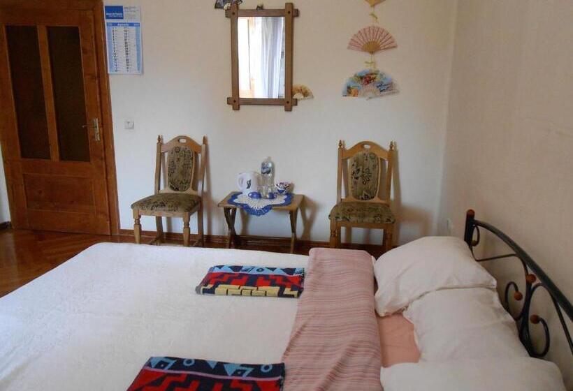 带阳台的三人标准间, Guest House Marketti