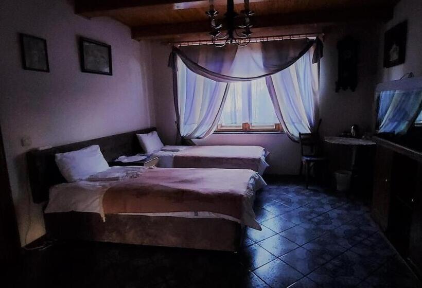 标准四人间共用浴室, Guest House Marketti