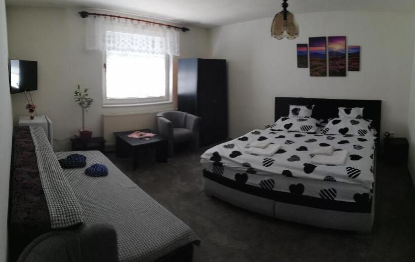 חדר משפחתי, Penzión Baltazár