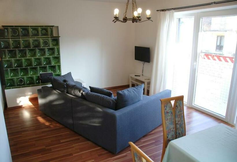 شقة غرفتين, Stockers Kleines Dorf