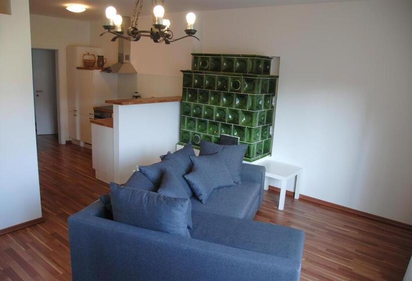 شقة غرفتين, Stockers Kleines Dorf