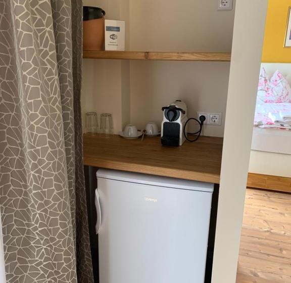 إستديو قياسى مزود بشرفة, Stockers Kleines Dorf