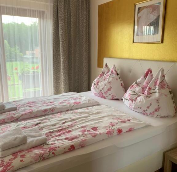 إستديو قياسى مزود بشرفة, Stockers Kleines Dorf