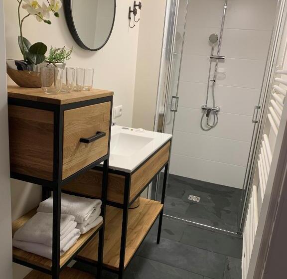 Номер Стандарт, Stockers Kleines Dorf