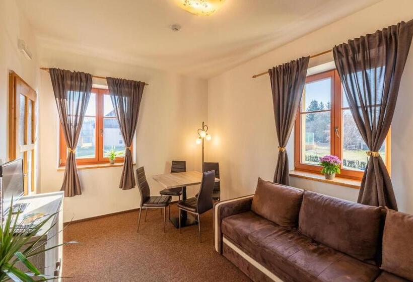 가든 전망 스위트, Zámecký Dvůr černousy