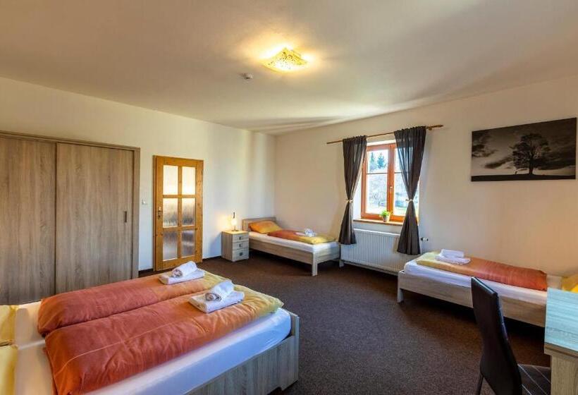 가든 전망 스위트, Zámecký Dvůr černousy