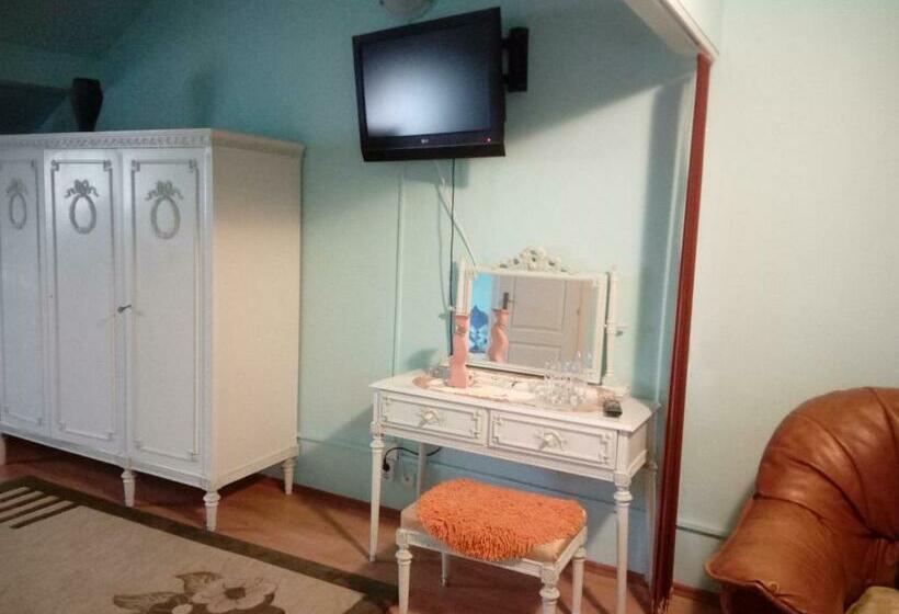 غرفة عائلية, Pensiunea Daiadela