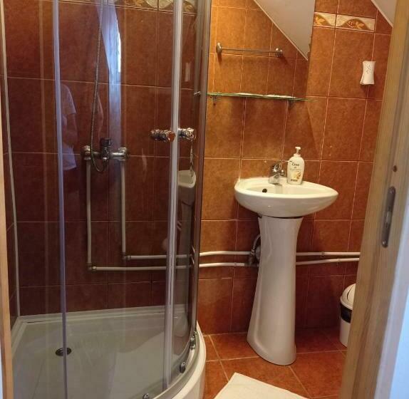 غرفة قياسية رباعية, Pensiunea Daiadela